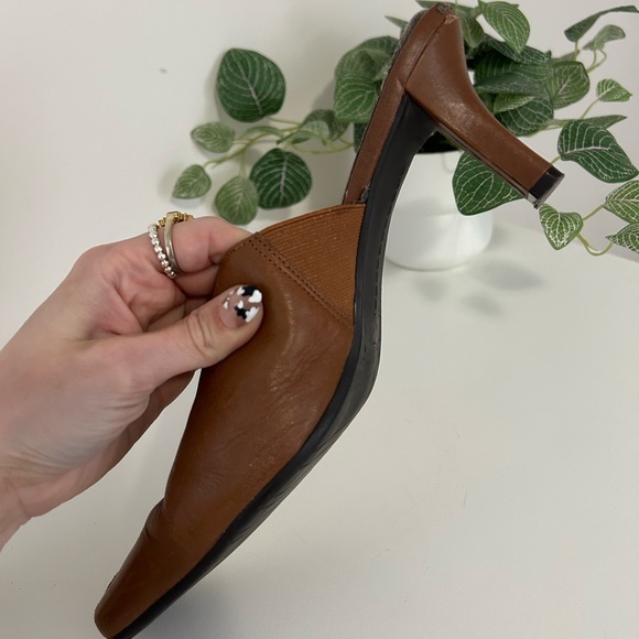 VINTAGE kitten heels - Picture 4 of 9